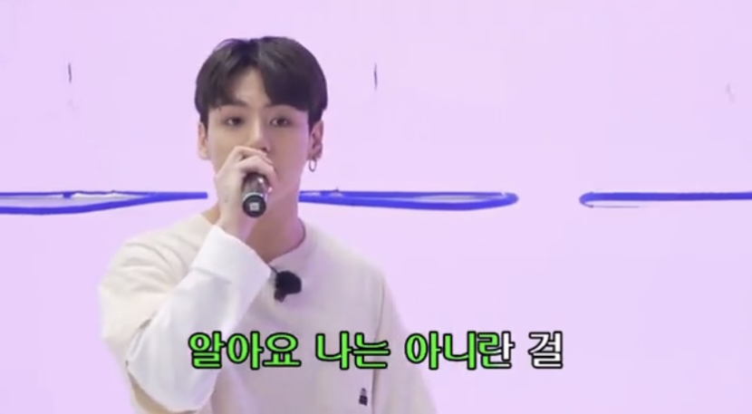 Cuplikan karaoke Jungkook di episode 153 Run BTS. Foto: Youtube Bangtan TV