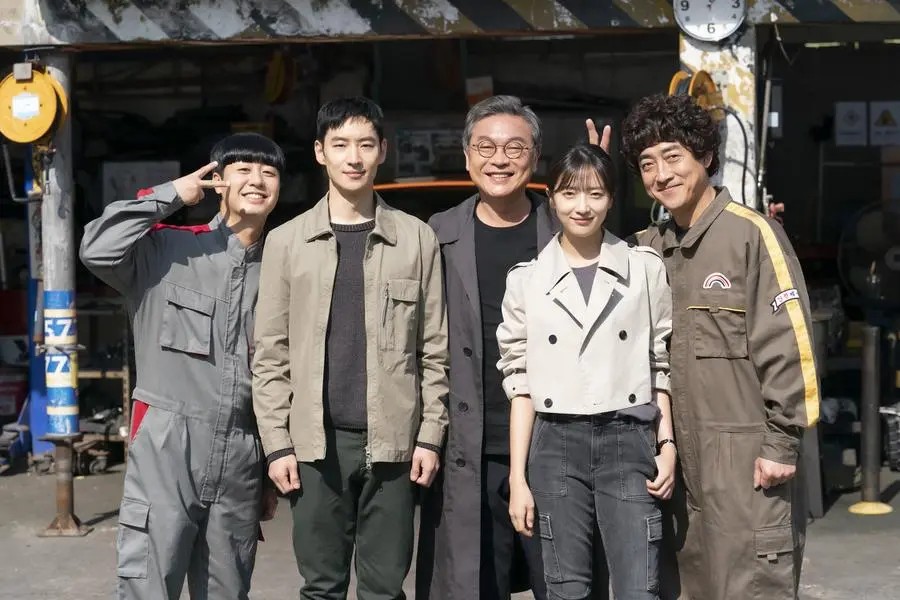 Musim ketiga menandai puncak chemistry Rainbow Five: Kim Do-gi, Jang Sung-cheol (Kim Eui-sung), Go-eun (Pyo Ye-jin), Choi Ju-im (Jang Hyuk-jin), dan Park Joo-im (Bae Yoo-ram). Foto: SBS